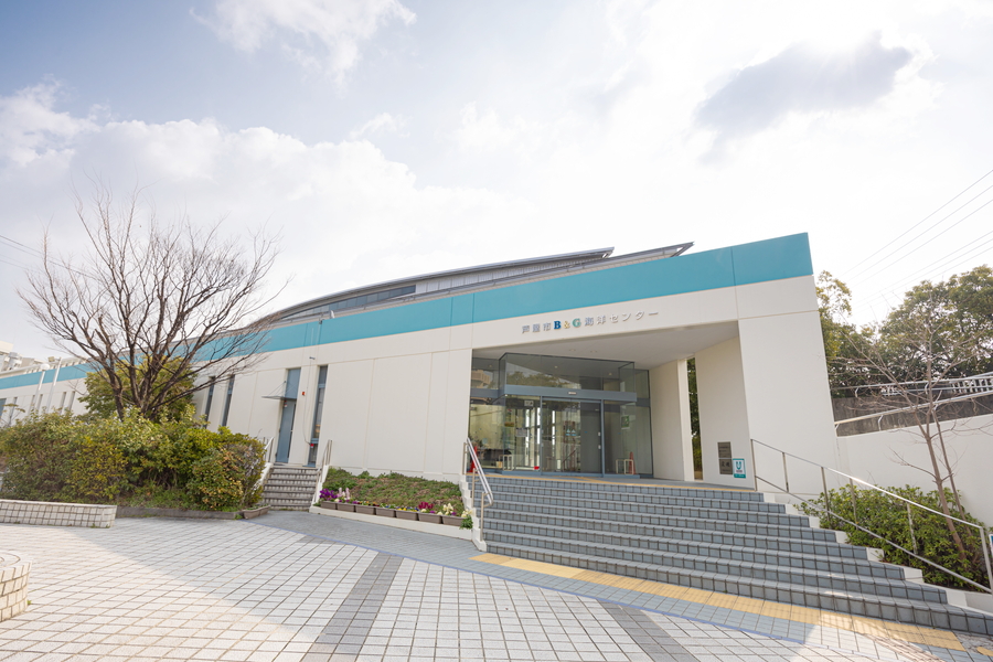 芦屋海浜公園水泳プールの外観