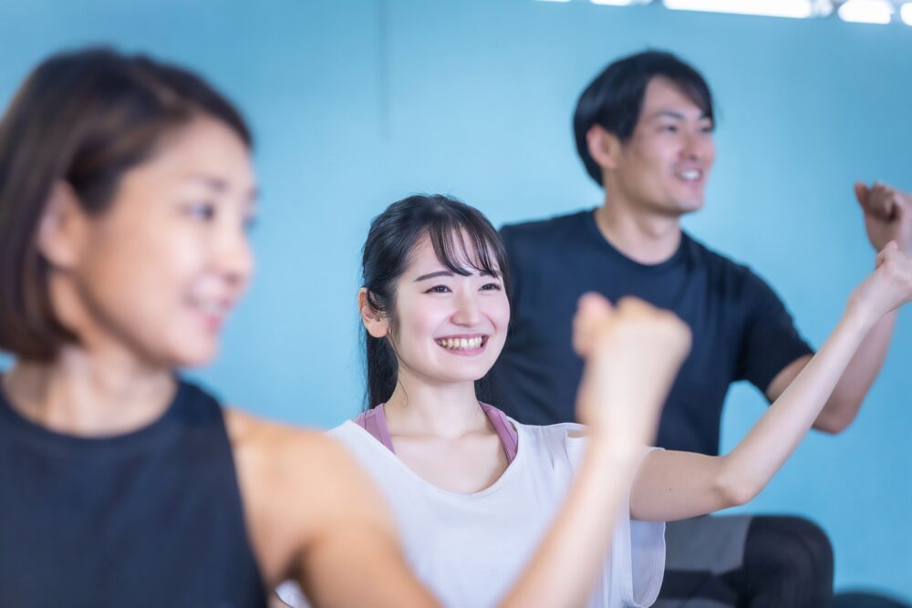 ダンスレッスンをする女性