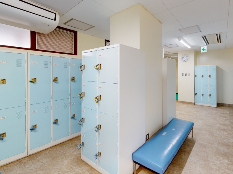 大阪市立住之江屋内プールの更衣室