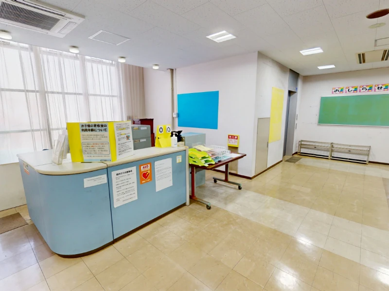 大阪市立住之江屋内プールのフロント