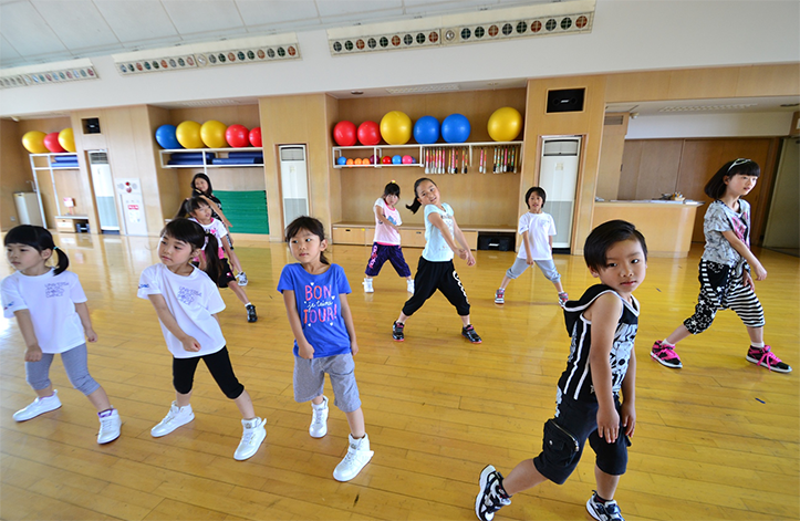 八尾市立屋内プールしぶきのダンス教室イメージ