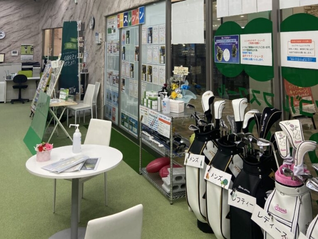 ステップゴルフプラス菖蒲店のフロント